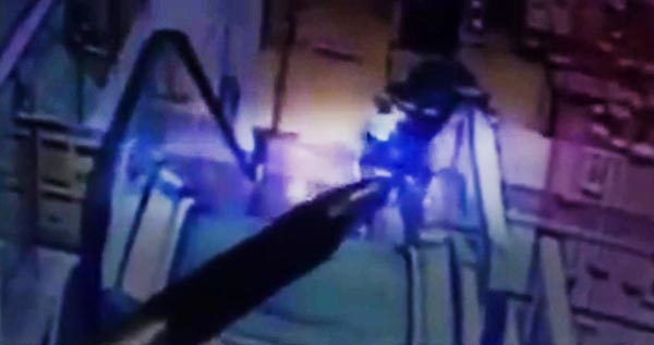 ร่วงตกจากบันไดเลื่อน