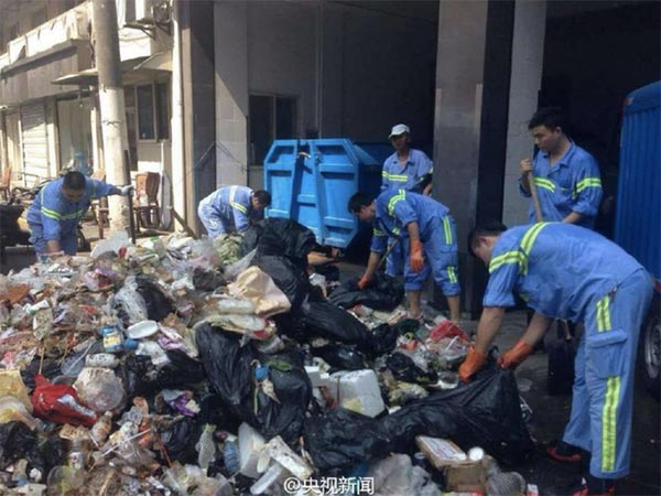 คุ้ยขยะหาไอโฟน