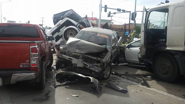 รถชนกัน