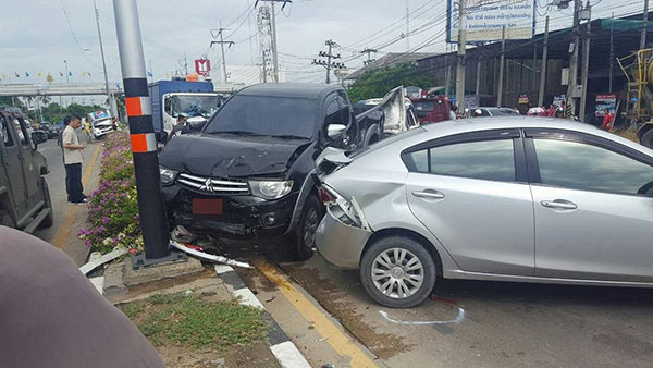 รถชนกัน