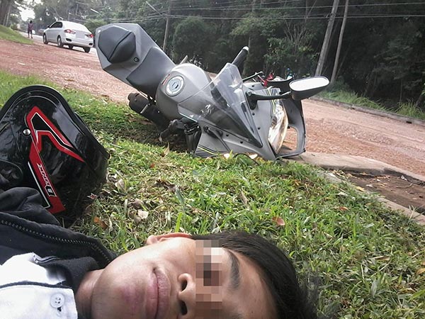 ขับมอเตอร์ไซค์ล้ม