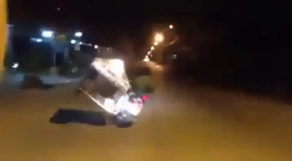 รถขายตั๊กแตนทอดซิ่ง