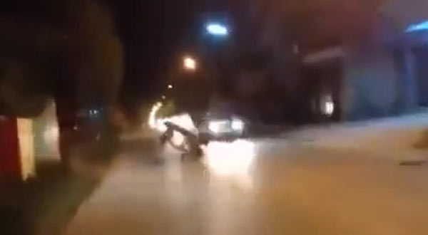 รถขายตั๊กแตนทอดซิ่ง