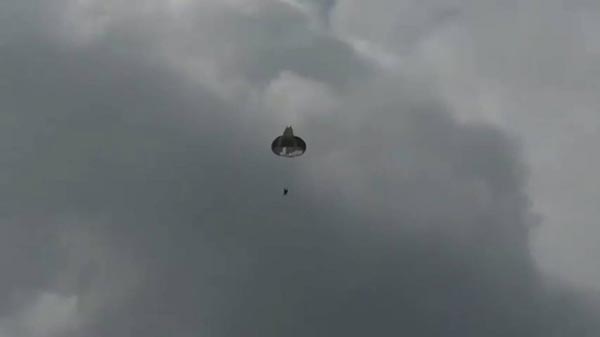 ร่มชูชีพขาด