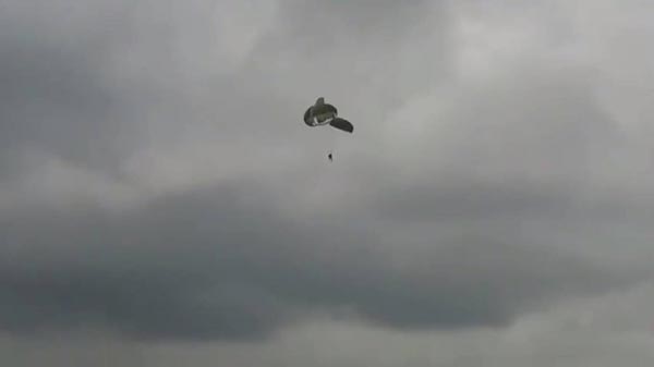 ร่มชูชีพขาด