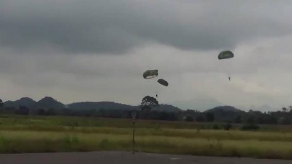 ร่มชูชีพขาด