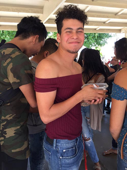 เสื้อเปิดไหล่