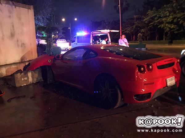 เฟอร์รารี่ชนแบริเออร์