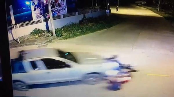 กระบะชนมอเตอร์ไซค์