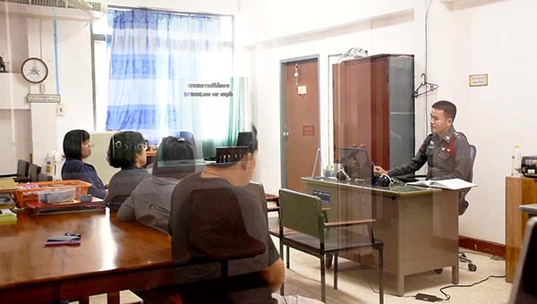 ลวนลามครูหญิง