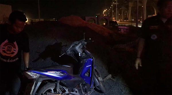 กระบะชนมอเตอร์ไซค์