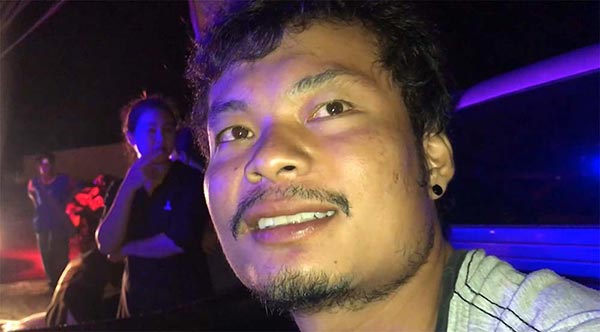 กระบะชนมอเตอร์ไซค์