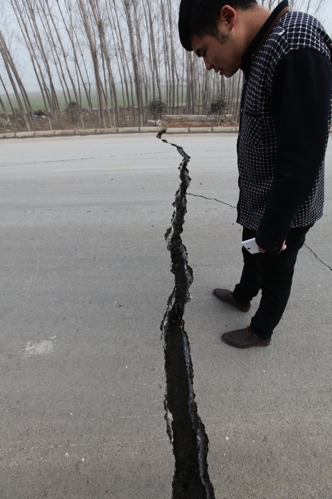 จีนเหมืองถล่ม แผ่นดินแยก