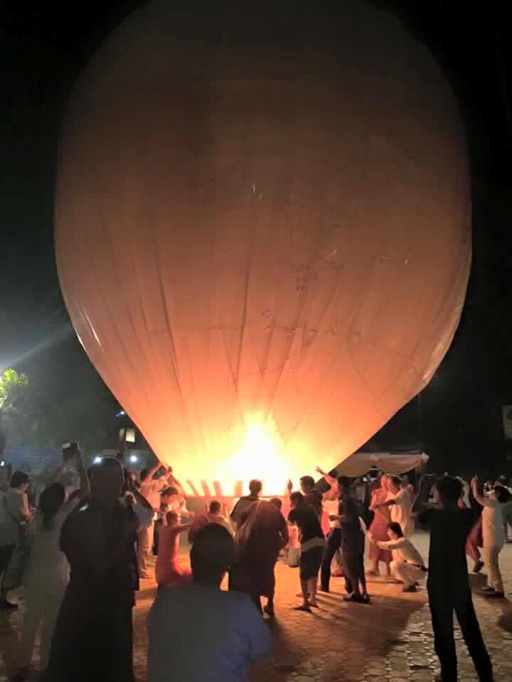 โคมลอยตกเฉียดบ้าน