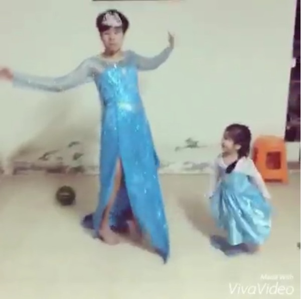 พ่อลูกเต้นเอลซ่า