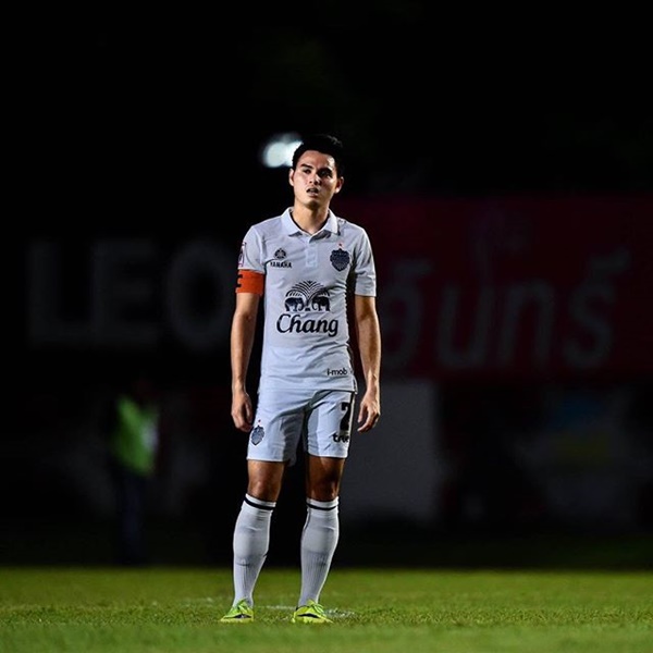 อุ้ม ธีราทร