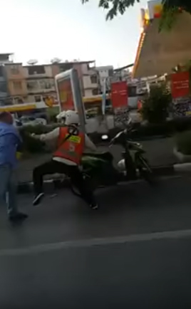 คลิปคนต่อยกัน