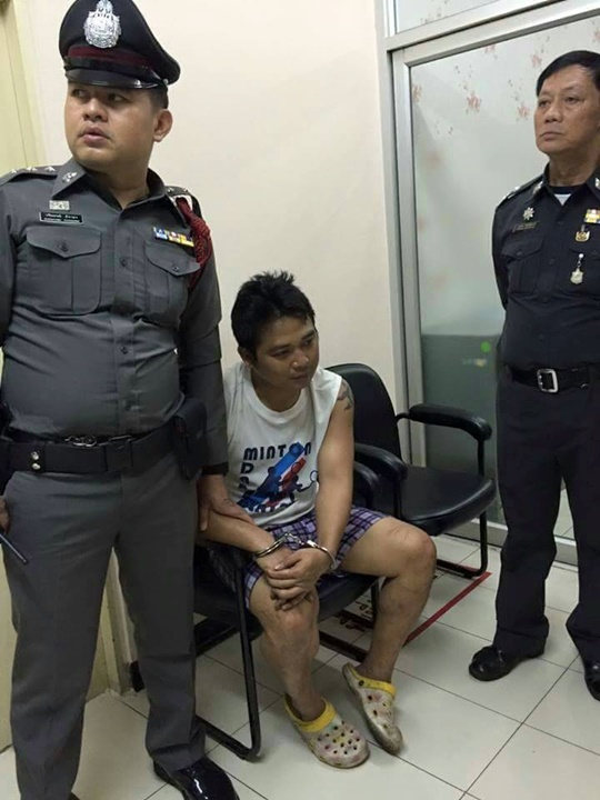 หนุ่มเมาต่อยตำรวจ