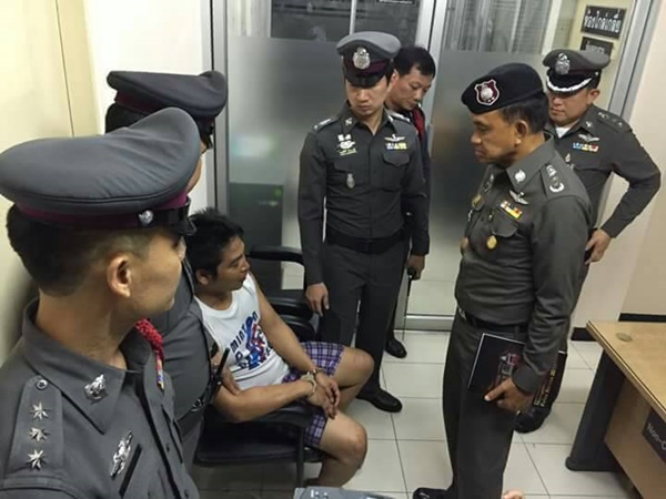 หนุ่มเมาต่อยตำรวจ