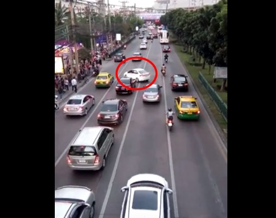 หนุ่มเมาต่อยตำรวจ