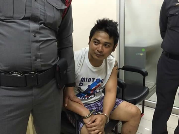 หนุ่มเมาต่อยตำรวจ