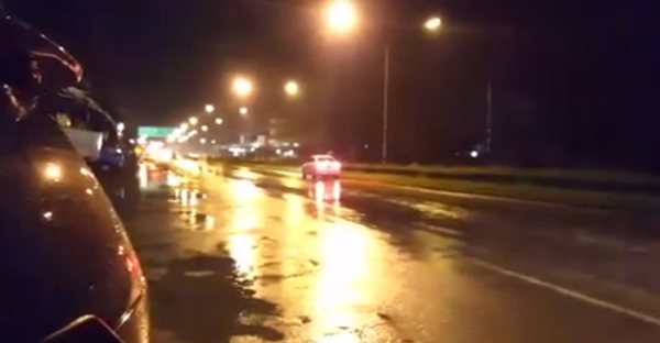 จอดรถคุยโทรศัพท์