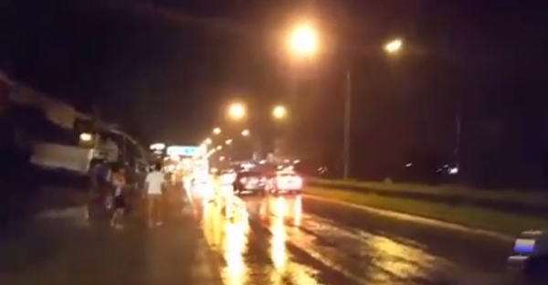 จอดรถคุยโทรศัพท์