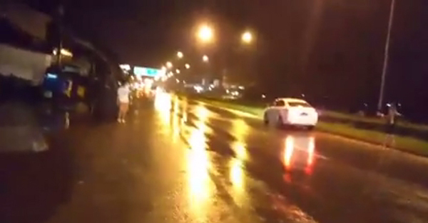 จอดรถคุยโทรศัพท์