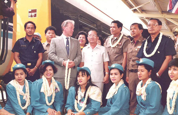 ย้อนวันวาน  พิธีเปิดเดินรถด่วนพิเศษ 