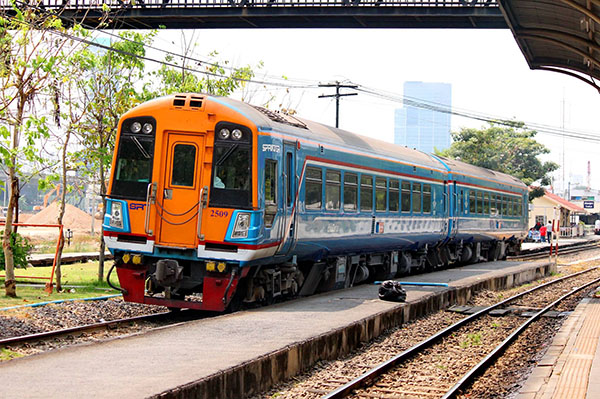 ย้อนวันวาน  พิธีเปิดเดินรถด่วนพิเศษ 