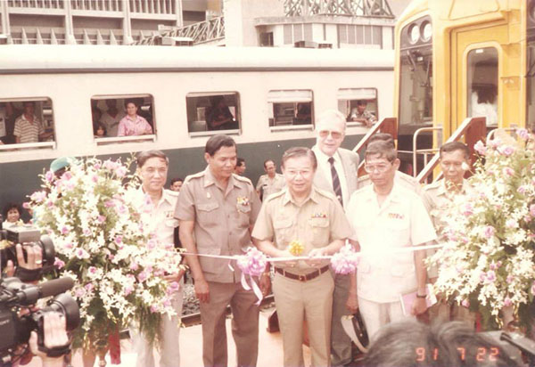 ย้อนวันวาน  พิธีเปิดเดินรถด่วนพิเศษ 