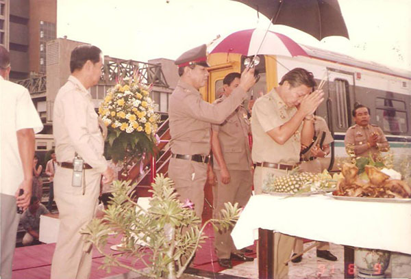 ย้อนวันวาน  พิธีเปิดเดินรถด่วนพิเศษ 