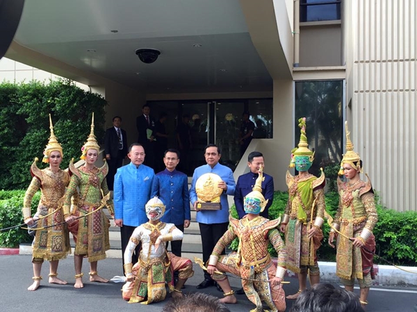 นักแสดงโขน พบนายก