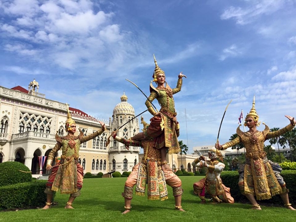 นักแสดงโขน พบนายก