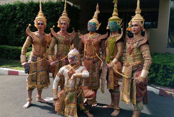 นักแสดงโขน พบนายก