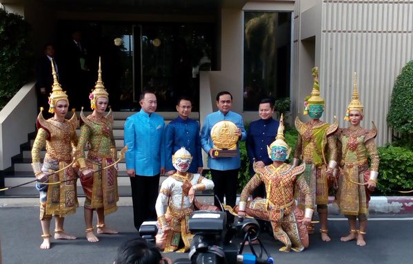 นักแสดงโขน พบนายก