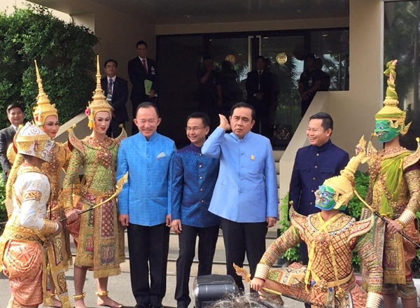 นักแสดงโขน พบนายก