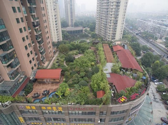 เพื่อนบ้านยึดดาดฟ้าส่วนรวม