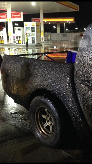 ยางมะตอยกระเด็นใส่รถ