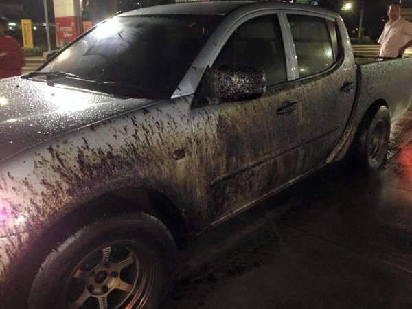 ยางมะตอยกระเด็นใส่รถ