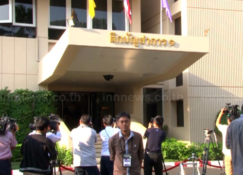 พัดลมทำเนียบตกใส่ผู้ติดตาม