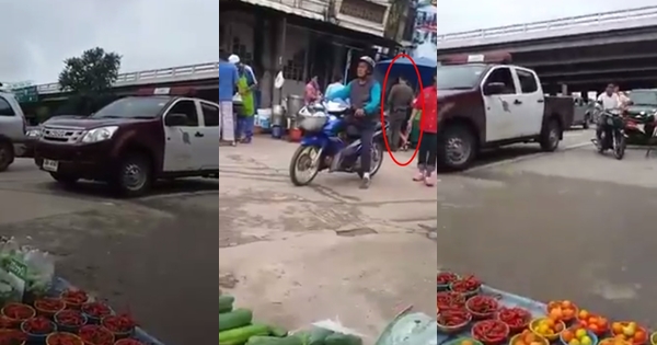 ตำรวจจอดซื้อข้าวกลางถนน