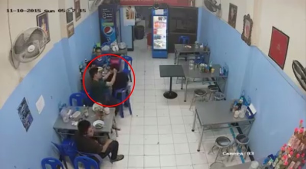 คลิปลูกค้าต่อยกัน