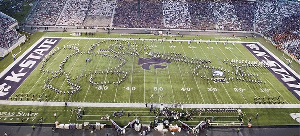 แปรขบวนเป็นรูปร่างคล้ายเจ้าโลก