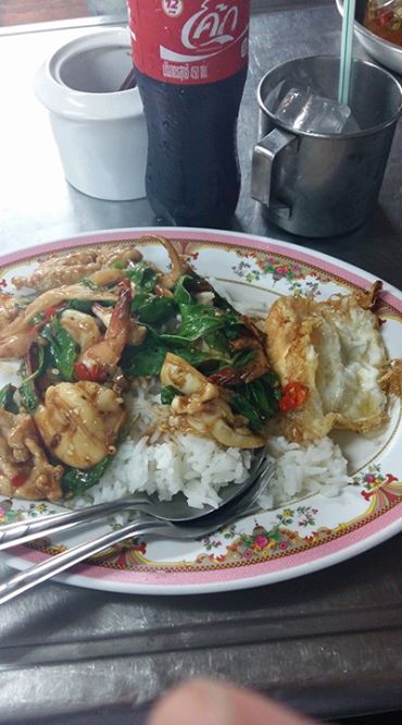 หนุ่มโวยข้าวกะเพรารวมมิตร 150 บาท