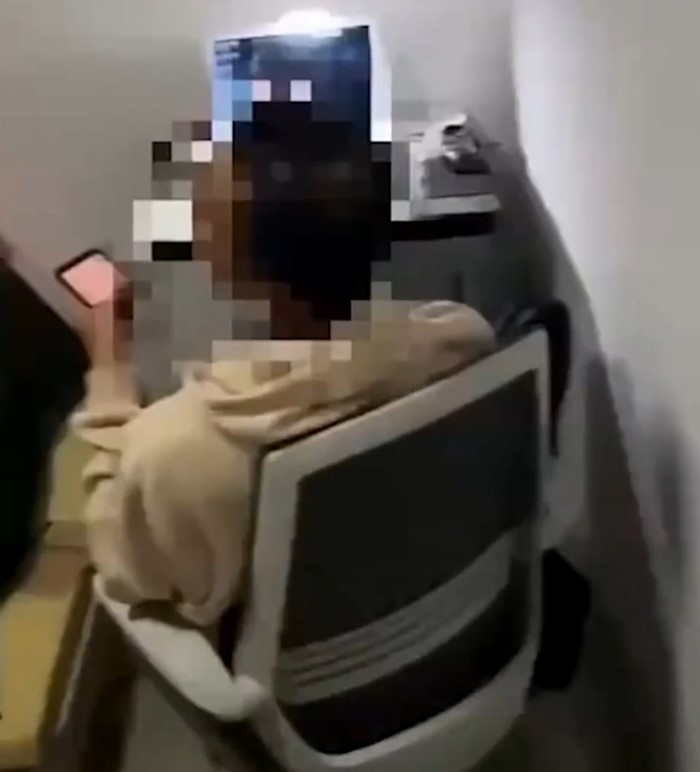 แอบอยู่ในห้าง