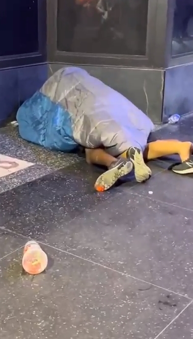 เซ็กส์ข้างถนน