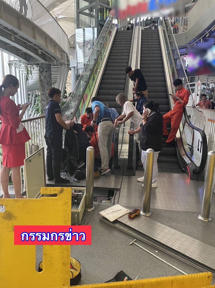 เท้าติดบันไดเลื่อน