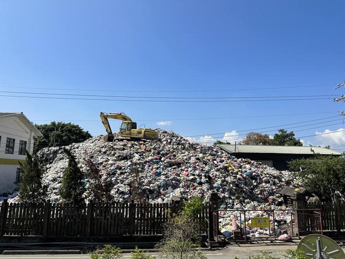 พรีเวดดิ้งกองขยะ