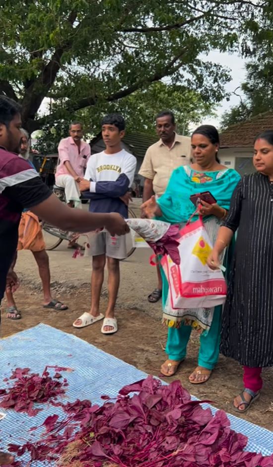 ขับรถหรูมาขายผัก